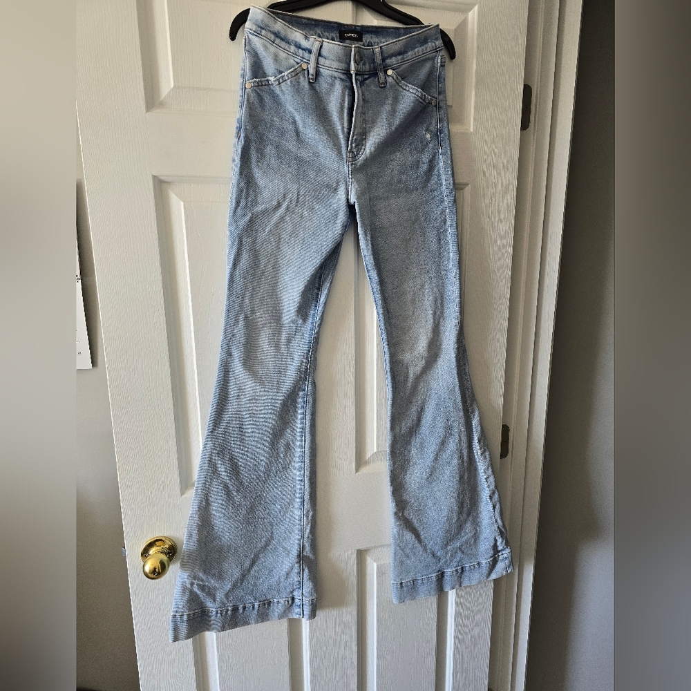 Express Mid Rise Light Wash Tall Hem '70s Flare Jeans Size 4 Long NWOT